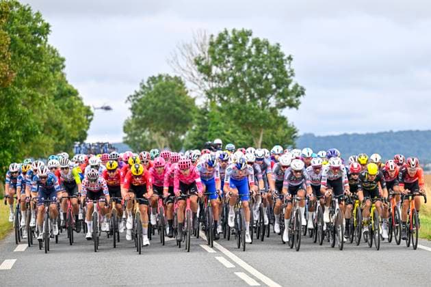Tour de France 2025 Stage 2 BOULOGNE-SUR-MER, FRANCE - JULY 06 : Illustration picture of the peloton during stage 2 of the 112th edition of Tour de France an UCI World Tour 2.UWT cycling road race stage for Men Elite of 212 km with start in Lauwin-Planque and finish in Boulogne-sur-Mer on July 6, 2025 in Boulogne-sur-Mer, France, 06 07 2025 ( Motordriver Kenny Verfaillie - Boulogne-sur-Mer France  Copyright: xJanxDexMeuleneirx