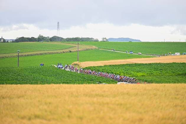 Tour de France 2025 Stage 2 BOULOGNE-SUR-MER, FRANCE - JULY 06 : Illustration picture of the peloton during stage 2 of the 112th edition of Tour de France an UCI World Tour 2.UWT cycling road race stage for Men Elite of 212 km with start in Lauwin-Planque and finish in Boulogne-sur-Mer on July 6, 2025 in Boulogne-sur-Mer, France, 06 07 2025 ( Motordriver Kenny Verfaillie - Boulogne-sur-Mer France  Copyright: xJanxDexMeuleneirx