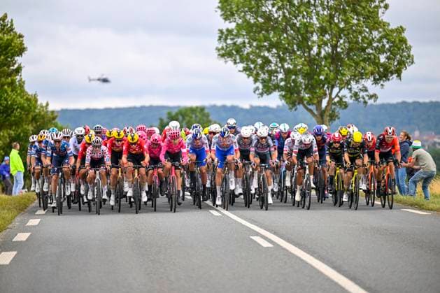 Tour de France 2025 Stage 2 BOULOGNE-SUR-MER, FRANCE - JULY 06 : Illustration picture of the peloton during stage 2 of the 112th edition of Tour de France an UCI World Tour 2.UWT cycling road race stage for Men Elite of 212 km with start in Lauwin-Planque and finish in Boulogne-sur-Mer on July 6, 2025 in Boulogne-sur-Mer, France, 06 07 2025 ( Motordriver Kenny Verfaillie - Boulogne-sur-Mer France  Copyright: xJanxDexMeuleneirx