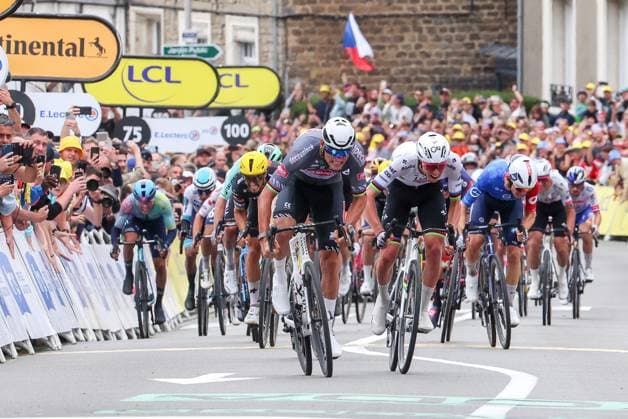 TOUR DE FRANCE 2025 PHOTOPQR VOIX DU NORD STÉPHANE MORTAGNE ; 06 07 2025 ; Boulogne sur Mer, le 06 07 2025, Arrivee de la 2eme etape du Tour de France entre Lauwin Planque et Boulogne sur Mer , Vainqueur Matthieu Van Poel devant Tadej Pogacar. PHOTO STEPHANE MORTAGNE LA VOIX DU NORD- French cycling race Tour de France 2024 takes place in july 2025 1 France  Copyright: xPHOTOPQR VOIXxDUxNORD MAXPPPxSTÉPHANExMORTAGNEx 20250706VDN2359 20250706VDN2359