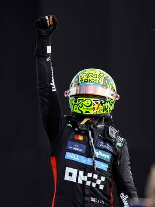 F1 - BRITISH GRAND PRIX 2025 NORRIS Lando (gbr), McLaren F1 Team MCL39, portrait celebrates his victory during the Formula 1 Qatar Airways British Grand Prix 2025, 12th round of the 2025 FIA Formula One World Championship, WM, Weltmeisterschaft from July 4 to 6, 2025 on the Silverstone Circuit, in Silverstone, United Kingdom - SilverstoneUnited Kingdom  Copyright: xFLORENTxGOODENx