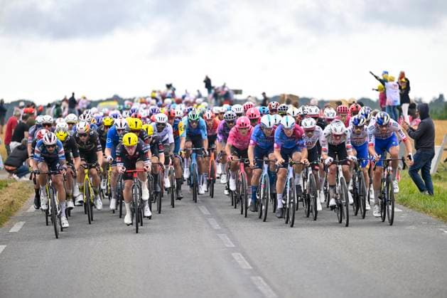 Tour de France 2025 Stage 2 BOULOGNE-SUR-MER, FRANCE - JULY 06 : Illustration picture of the peloton during stage 2 of the 112th edition of Tour de France an UCI World Tour 2.UWT cycling road race stage for Men Elite of 212 km with start in Lauwin-Planque and finish in Boulogne-sur-Mer on July 6, 2025 in Boulogne-sur-Mer, France, 06 07 2025 ( Motordriver Kenny Verfaillie - Boulogne-sur-Mer France  Copyright: xJanxDexMeuleneirx