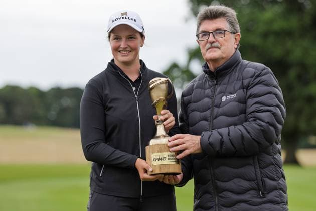 KPMG Women s Irish Open 2025, Carton House, Maynooth 6 7 2025 Lottie Woad with the KPMG Women s Irish Open Trophy and Ireland President John Foley Lottie Woad with the KPMG Women s Irish Open Trophy and John Foley 6 7 2025  Copyright: x INPHO LaszloxGeczox LG1_4212