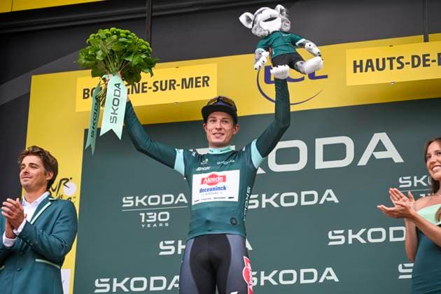 Tour de France 2025 Stage 2 BOULOGNE-SUR-MER, FRANCE - JULY 06 : Philipsen Jasper (BEL) of Alpecin-Deceuninck on the podium with the green jersey during stage 2 of the 112th edition of Tour de France an UCI World Tour 2.UWT cycling road race stage for Men Elite of 212 km with start in Lauwin-Planque and finish in Boulogne-sur-Mer on July 6, 2025 in Boulogne-sur-Mer, France, 06 07 2025 ( Motordriver Kenny Verfaillie - Boulogne-sur-Mer France  Copyright: xJanxDexMeuleneirx