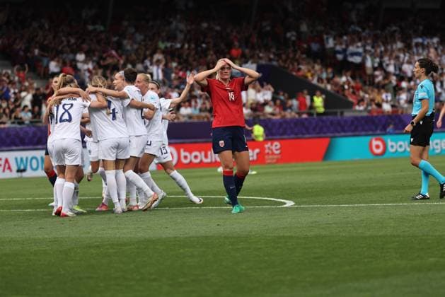 Fotball-EM kvinner 2025: Norge - Finland Sion, Sveits 20250706. Mathilde Hauge Harviken etter at finlands Oona Sevenius blir gratulert etter 1-1 scoringen i EM-kampen i fotball for kvinner mellom Norge og Finland pa Stede de Tourbillon i Sion. Foto: Geir Olsen NTB Sion Sveits EDITORIAL USE ONLY. RESTRICTED USE FOR BETTING COMPANIES Ref:_SPOFVDqBTwgheU.jpg *** Womens European Football Championship 2025 Norway Finland Sion, Switzerland 20250706 Mathilde Hauge Harviken after Finlands Oona Sevenius is congratulated after scoring 11 goals in the Womens European Football Championship match between Norway and Finland at Stede de Tourbillon in Sion Photo Geir Olsen NTB Sion Switzerland EDITORIAL USE ONLY RESTRICTED USE FOR BETTING COMPANIES  Copyright: xGeirxOlsenx xNTBx