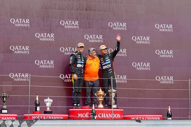 FORMULA 1 BRITISH GRAND PRIX 2025 Lando Norris 4 (GBR), McLaren MCL39 celebrates winning the race on the podium WAVES AT FANS Oscar Piastri 81 (Aus), McLaren MCL39 during the FORMULA 1 QATAR AIRWAYS BRITISH GRAND PRIX 2025 at the Silverstone Circuit, Silverstone, England, United Kingdom on 6 July 2025 Credit: Robbie Hoad Every Second Media Editorial use only. All images are copyright Every Second Media Limited. No images may be reproduced without prior permission. Copyright: xIMAGO EveryxSecondxMediax ESM-1520-0054 RobbiexHoadx xEveryxSecondxMediax
