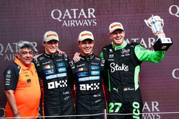 F1 - BRITISH GRAND PRIX 2025 PIASTRI Oscar (aus), McLaren F1 Team MCL39, portrait, HULKENBERG Nico (ger), Stake F1 Team Kick C45, portrait and NORRIS Lando (gbr), McLaren F1 Team MCL39, portrait podium during the Formula 1 Qatar Airways British Grand Prix 2025, 12th round of the 2025 FIA Formula One World Championship, WM, Weltmeisterschaft from July 4 to 6, 2025 on the Silverstone Circuit, in Silverstone, United Kingdom - SilverstoneUnited Kingdom Copyright: xEricxAlonsox