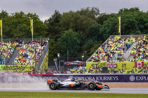 FORMULA 1 BRITISH GRAND PRIX 2025 Lando Norris 4 (GBR), McLaren MCL39 with spray in the rain during the FORMULA 1 QATAR AIRWAYS BRITISH GRAND PRIX 2025 at the Silverstone Circuit, Silverstone, England, United Kingdom on 6 July 2025 Credit: Robbie Hoad Every Second Media Editorial use only. All images are copyright Every Second Media Limited. No images may be reproduced without prior permission. Copyright: xIMAGO EveryxSecondxMediax ESM-1520-0057 RobbiexHoadx xEveryxSecondxMediax