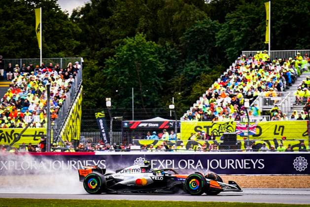 FORMULA 1 BRITISH GRAND PRIX 2025 Lando Norris 4 (GBR), McLaren MCL39 in the wet with spray during the FORMULA 1 QATAR AIRWAYS BRITISH GRAND PRIX 2025 at the Silverstone Circuit, Silverstone, England, United Kingdom on 6 July 2025 Credit: Robbie Hoad Every Second Media Editorial use only. All images are copyright Every Second Media Limited. No images may be reproduced without prior permission. Copyright: xIMAGO EveryxSecondxMediax ESM-1520-0058 RobbiexHoadx xEveryxSecondxMediax