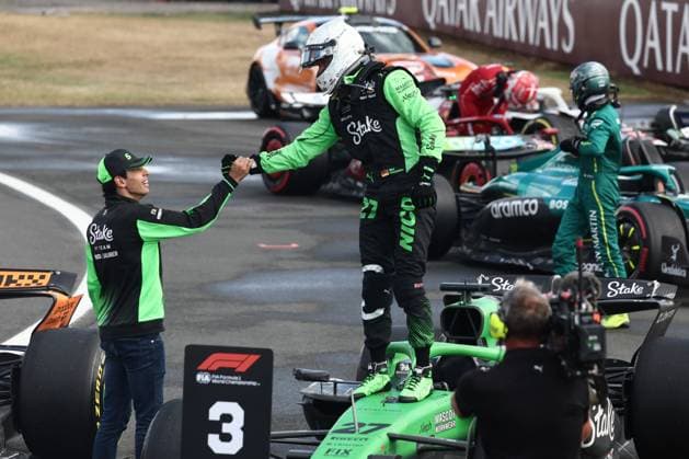F1 British Grand Prix 2025 Gabriel Bortoleto and Nico Hulkenberg of Kick Sauber after the Formula 1 British Grand Prix at Silverstone Circuit in Northampton, Great Britain on July 6, 2025. Northampton United Kingdom  Copyright: xJakubxPorzyckix originalFilename:porzycki-f1britis250706_npxBU.jpg