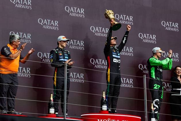 F1 - BRITISH GRAND PRIX 2025 Podium: PIASTRI Oscar (aus), McLaren F1 Team MCL39, NORRIS Lando (gbr), McLaren F1 Team MCL39, HULKENBERG Nico (ger), Stake F1 Team Kick C45, BEN SULAYEM Mohammed (uae), President of the FIA, portrait, during the Formula 1 Qatar Airways British Grand Prix 2025, 12th round of the 2025 FIA Formula One World Championship, WM, Weltmeisterschaft from July 4 to 6, 2025 on the Silverstone Circuit, in Silverstone, United Kingdom - SilverstoneUnited Kingdom Copyright: xFLORENTxGOODENx