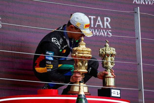 F1 - BRITISH GRAND PRIX 2025 NORRIS Lando (gbr), McLaren F1 Team MCL39, portrait podium with 2 trophies during the Formula 1 Qatar Airways British Grand Prix 2025, 12th round of the 2025 FIA Formula One World Championship, WM, Weltmeisterschaft from July 4 to 6, 2025 on the Silverstone Circuit, in Silverstone, United Kingdom - SilverstoneUnited Kingdom  Copyright: xFLORENTxGOODENx