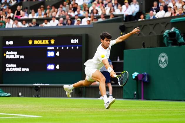 Carlos Alcaraz during his fourth round match Wimbledon Tennis Championships, Day 7, The All England Lawn Tennis and Croquet Club, London, UK - 06 Jul 2025London The All England Lawn Tennis and United Kingdom  Copyright: xJavierxGarcia Shutterstockx 15387061eo