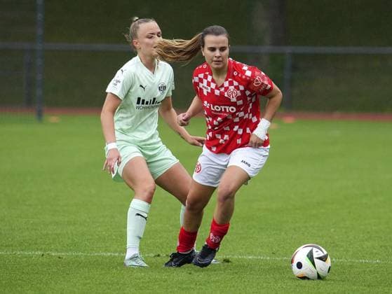 Womens football in Essen FOR EDITORIAL PURPOSES ONLY EDITORIAL USE ONLY p Paula Flach SGS vs Kara Bathmann M05 The test match between SGS Essen and 1 FSV Mainz 05 ended 4-0 on 05 07 2025 at the Helmut Rahn Sportanlage Raumerstraße 57 Michael Gohl FUNKE Foto Services p Sport Deutschland Nordrhein Westfalen Essen Copyright MichaelxGohl Copyright: MichaelxGohl doc81e4p9nn19z9gelwksy ,EDITORIAL USE ONLY Copyright: MichaelxGohl