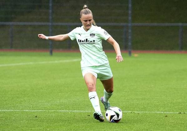 Womens football in Essen FOR EDITORIAL PURPOSES ONLY EDITORIAL USE ONLY p Paula Flach SGS The test match between SGS Essen and 1 FSV Mainz 05 ended 4-0 on 05 07 2025 at the Helmut Rahn Sportanlage Raumerstraße 57 Michael Gohl FUNKE Foto Services p Sport Deutschland Nordrhein Westfalen Essen Copyright MichaelxGohl Copyright: MichaelxGohl doc81e4p9z9ms7xuxw74ma ,EDITORIAL USE ONLY Copyright: MichaelxGohl