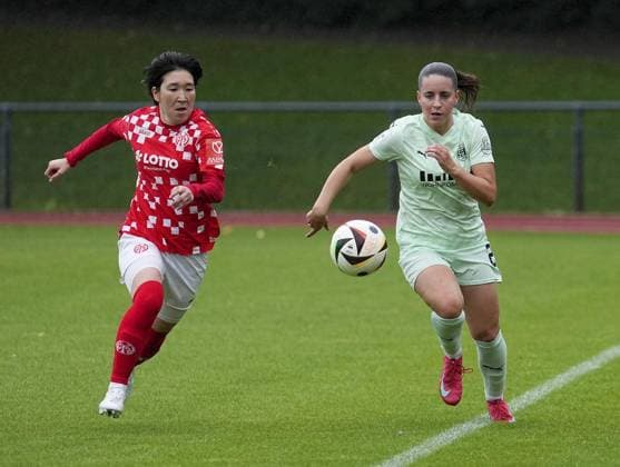 Womens football in Essen FOR EDITORIAL PURPOSES ONLY EDITORIAL USE ONLY p Leonie Köpp SGS vs Yurina Imai M05 The test match between SGS Essen and 1 FSV Mainz 05 ended 4-0 on 05 07 2025 at the Helmut Rahn Sportanlage Raumerstraße 57 Michael Gohl FUNKE Foto Services p Sport Deutschland Nordrhein Westfalen Essen Copyright MichaelxGohl Copyright: MichaelxGohl doc81e4pckix5tdwpoobc9 ,EDITORIAL USE ONLY Copyright: MichaelxGohl
