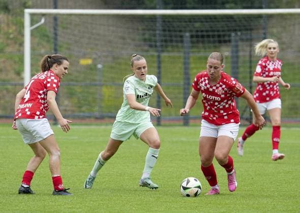 Womens football in Essen FOR EDITORIAL PURPOSES ONLY EDITORIAL USE ONLY p Paula Flach SGS vs Johanna Maria Berg M05 The test match SGS Essen vs 1 FSV Mainz 05 ended on 05 07 2025 with 4 0 at the Helmut Rahn Sportanlage Raumerstraße 57 Michael Gohl FUNKE Foto Services p Sport Deutschland Nordrhein Westfalen Essen Copyright MichaelxGohl Copyright: MichaelxGohl doc81e4peenzchbbdkxn49 ,EDITORIAL USE ONLY Copyright: MichaelxGohl