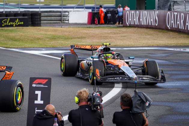 FORMULA 1 BRITISH GRAND PRIX 2025 Lando Norris 4 (GBR), McLaren MCL39 arrives in Parc ferme after winning during the FORMULA 1 QATAR AIRWAYS BRITISH GRAND PRIX 2025 at the Silverstone Circuit, Silverstone, England, United Kingdom on 6 July 2025 Credit: Robbie Hoad Every Second Media Editorial use only. All images are copyright Every Second Media Limited. No images may be reproduced without prior permission. Copyright: xIMAGO EveryxSecondxMediax ESM-1520-0091 RobbiexHoadx xEveryxSecondxMediax