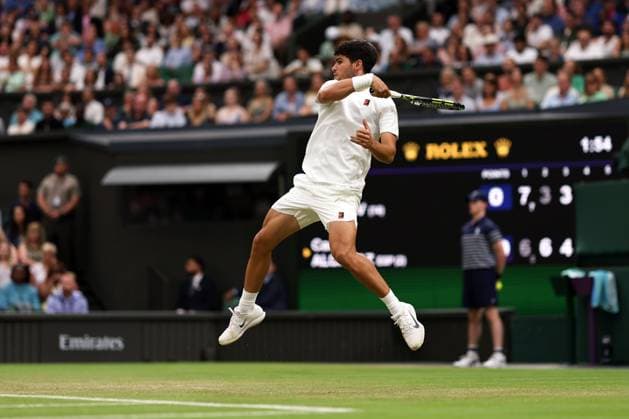 Carlos Alcaraz during his fourth round match Wimbledon Tennis Championships, Day 7, The All England Lawn Tennis and Croquet Club, London, UK - 06 Jul 2025London The All England Lawn Tennis and United Kingdom  Copyright: xEllaxLing Shutterstockx 15387063bg