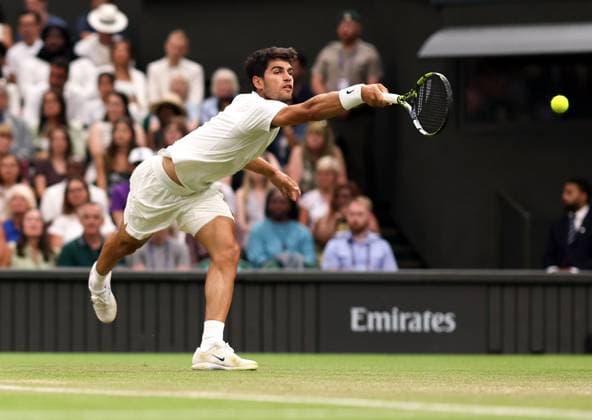 Carlos Alcaraz during his fourth round match Wimbledon Tennis Championships, Day 7, The All England Lawn Tennis and Croquet Club, London, UK - 06 Jul 2025London The All England Lawn Tennis and United Kingdom  Copyright: xEllaxLing Shutterstockx 15387063bm