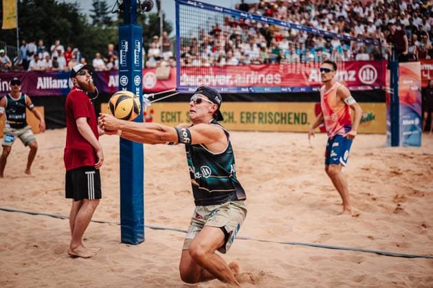 Beach volleyball men Allianz German Beach Tour 2025 Tourstop Munich 06 07 2025 Laurenc Grössig saves the ball Munich Central University Sports Munich Bavaria Germany