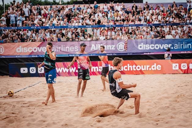 Beach volleyball men Allianz German Beach Tour 2025 Tourstop Munich 06 07 2025 f l David Poniewaz and Luis Kubo cheer Munich Central University Sports Munich Bavaria Germany