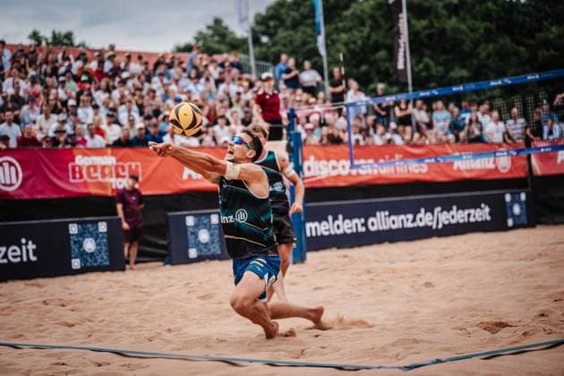 Beach volleyball men Allianz German Beach Tour 2025 Tourstop Munich 06 07 2025 David Poniewaz plays the ball Munich Central University Sports Munich Bavaria Germany