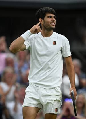 Day Seven: The Championships - Wimbledon 2025 LONDON, ENGLAND - JULY 06: Carlos Alcaraz of Spain celebrates winning a point against Andrey Rublev during the Gentlemen s Singles fourth round match on day seven of The Championships Wimbledon 2025 at All England Lawn Tennis and Croquet Club on July 06, 2025 in London, England. (Photo by Visionhaus via ) London All England Lawn Tennis and Croq England United Kingdom Copyright: xVisionhausx 776301259