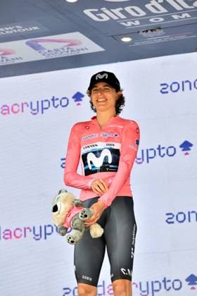 Marlen REUSSER (MOVISTAR TEAM) the leader of the Maglia rosa during Giro d Italia Women - Stage 1 - Bergamo Bergamo, Giro d Italia race in Bergamo, Italy, July 06 2025  Copyright: xDavidexVaninetti IPAxSportx xipa-agency.netx xx IPA_60037262 IPA_Agency_IPA60037262
