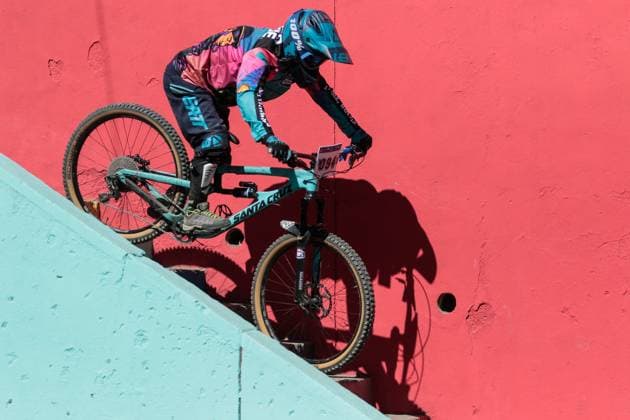 Challenge Downhill 4,000 competition in Bolivia LA PAZ, BOLIVIA - JULY 6: A cyclist down stairs the Challenge Downhill 4,000 competition, in La Paz, Bolivia on July 06, 2025. More than 140 Bolivian and foreign cyclists participated this Sunday in the Challenge Downhill 4,000 , the longest and highest urban descent in the world with a route of 3.8 kilometers Jorge Mateo Romay Salinas Anadolu La Paz Bolivia. Editorial use only. Please get in touch for any other usage.  Copyright: x2025xAnadoluxJorgexMateoxRomayxSalinasx