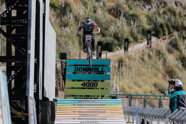 Challenge Downhill 4,000 competition in Bolivia LA PAZ, BOLIVIA - JULY 6: A cyclist jump a platform in the Challenge Downhill 4,000 competition, in La Paz, Bolivia on July 06, 2025. More than 140 Bolivian and foreign cyclists participated this Sunday in the Challenge Downhill 4,000 , the longest and highest urban descent in the world with a route of 3.8 kilometers Jorge Mateo Romay Salinas Anadolu La Paz Bolivia. Editorial use only. Please get in touch for any other usage.  Copyright: x2025xAnadoluxJorgexMateoxRomayxSalinasx