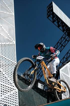 Challenge Downhill 4,000 competition in Bolivia LA PAZ, BOLIVIA - JULY 6: A cyclist jump a platform in the Challenge Downhill 4,000 competition, in La Paz, Bolivia on July 06, 2025. More than 140 Bolivian and foreign cyclists participated this Sunday in the Challenge Downhill 4,000 , the longest and highest urban descent in the world with a route of 3.8 kilometers Jorge Mateo Romay Salinas Anadolu La Paz Bolivia. Editorial use only. Please get in touch for any other usage.  Copyright: x2025xAnadoluxJorgexMateoxRomayxSalinasx