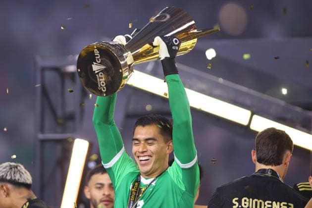 UNITED STATES VS MEXICO - COPA ORO - 06 JULIO 2025 HOUSTON,TEXAS. JULY 06th: Raul Rangel 12 of Mexico with the trophy During the Final match between United States and Mexico in the Concacaf Gold Cup 2025, held at the NRG Stadium, in Houston,Texas (PHOTO BY FABIAN MEZA STRAFFON IMAGES IMAGO MANDATORY CREDIT EDITORIAL USE Copyright: xFABIANxMEZAx