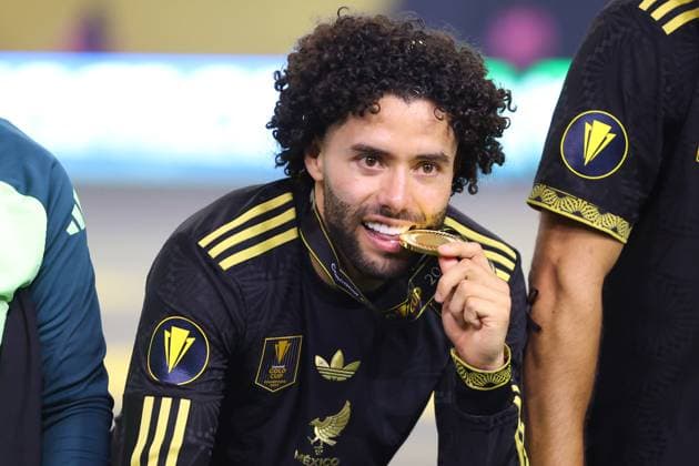 UNITED STATES VS MEXICO - COPA ORO - 06 JULIO 2025 HOUSTON,TEXAS. JULY 06th: CÃ sar Huerta 21 of Mexico with medal During the Final match between United States and Mexico in the Concacaf Gold Cup 2025, held at the NRG Stadium, in Houston,Texas (PHOTO BY FABIAN MEZA STRAFFON IMAGES IMAGO MANDATORY CREDIT EDITORIAL USE Copyright: xFABIANxMEZAx