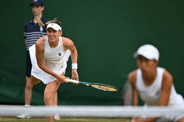 (250707) -- LONDON, July 7, 2025 -- Zhang Shuai Ekaterina Alexandrova (L) serve during the women s doubles third round match between Zhang Shuai (China) Ekaterina Alexandrova (Russia) and Hsieh Su-Wei (Chinese Taipei) Jelena Ostapenko (Latvia) at the Wimbledon Tennis Championships in London, Britain, July 6, 2025. ) (SP)BRITAIN-LONDON-TENNIS-WIMBLEDON-WOMEN S DOUBLES ZhaoxDingzhe 