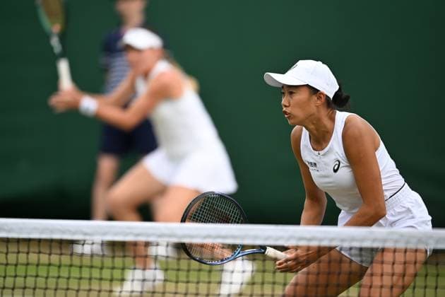 (250707) -- LONDON, July 7, 2025 -- Zhang Shuai (R) Ekaterina Alexandrova compete during the women s doubles third round match between Zhang Shuai (China) Ekaterina Alexandrova (Russia) and Hsieh Su-Wei (Chinese Taipei) Jelena Ostapenko (Latvia) at the Wimbledon Tennis Championships in London, Britain, July 6, 2025. ) (SP)BRITAIN-LONDON-TENNIS-WIMBLEDON-WOMEN S DOUBLES ZhaoxDingzhe 