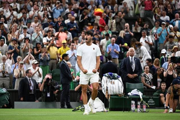 (250707) -- LONDON, July 7, 2025 -- Carlos Alcaraz celebrates after the men s singles fourth round match between Carlos Alcaraz of Spain and Andrey Rublev of Russia at the Wimbledon Tennis Championships in London, Britain, July 6, 2025. ) (SP)BRITAIN-LONDON-TENNIS-WIMBLEDON-MEN S SINGLES ZhaoxDingzhe 