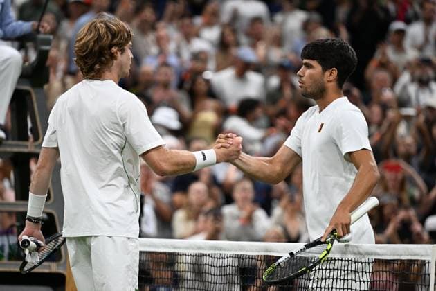 (250707) -- LONDON, July 7, 2025 -- Carlos Alcaraz (R) shakes hands with Andrey Rublev after the men s singles fourth round match between Carlos Alcaraz of Spain and Andrey Rublev of Russia at the Wimbledon Tennis Championships in London, Britain, July 6, 2025. ) (SP)BRITAIN-LONDON-TENNIS-WIMBLEDON-MEN S SINGLES ZhaoxDingzhe 
