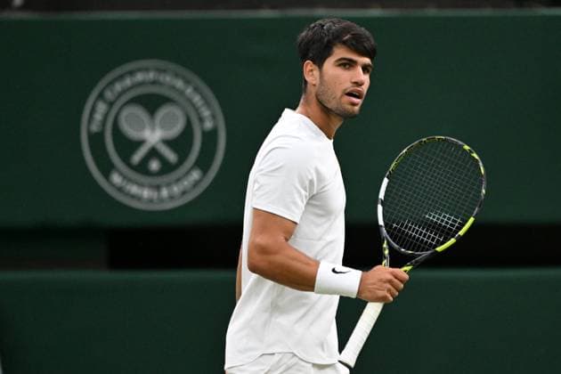 (250707) -- LONDON, July 7, 2025 -- Carlos Alcaraz reacts during the men s singles fourth round match between Carlos Alcaraz of Spain and Andrey Rublev of Russia at the Wimbledon Tennis Championships in London, Britain, July 6, 2025. ) (SP)BRITAIN-LONDON-TENNIS-WIMBLEDON-MEN S SINGLES ZhaoxDingzhe 