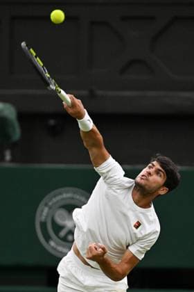 (250707) -- LONDON, July 7, 2025 -- Carlos Alcaraz hits a return during the men s singles fourth round match between Carlos Alcaraz of Spain and Andrey Rublev of Russia at the Wimbledon Tennis Championships in London, Britain, July 6, 2025. ) (SP)BRITAIN-LONDON-TENNIS-WIMBLEDON-MEN S SINGLES ZhaoxDingzhe 