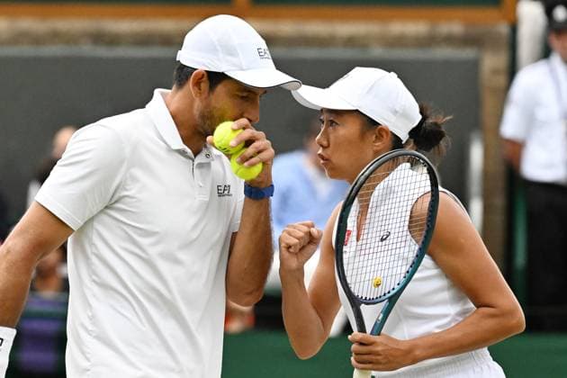 (250707) -- LONDON, July 7, 2025 -- Zhang Shuai (R) talks with Marcelo Arevalo during the mixed doubles second round match between Zhang Shuai (China) Marcelo Arevalo (El Salvador) and Jiang Xinyu (China) Yuki Bhambri (India) at the Wimbledon Tennis Championships in London, Britain, July 6, 2025. ) (SP)BRITAIN-LONDON-TENNIS-WIMBLEDON-MIXED DOUBLES ZhaoxDingzhe 