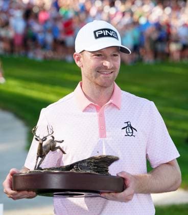 SILVIS, IL - JULY 06: PGA, Golf Herren golfer Brian Thompson poses with the trophy after winning the John Deere Classic on July 6, 2025, at TPC Deere Run in Silvis, Illinois. (Photo by Brian Spurlock Icon Sportswire) GOLF: JUL 06 PGA John Deere Classic EDITORIAL USE ONLY Icon25070647