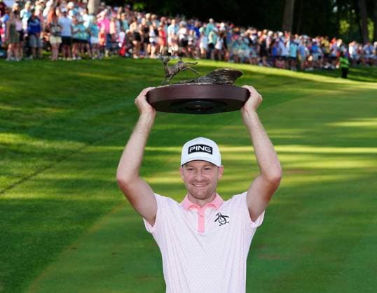 SILVIS, IL - JULY 06: PGA, Golf Herren golfer Brian Thompson poses with the trophy after winning the John Deere Classic on July 6, 2025, at TPC Deere Run in Silvis, Illinois. (Photo by Brian Spurlock Icon Sportswire) GOLF: JUL 06 PGA John Deere Classic EDITORIAL USE ONLY Icon25070651