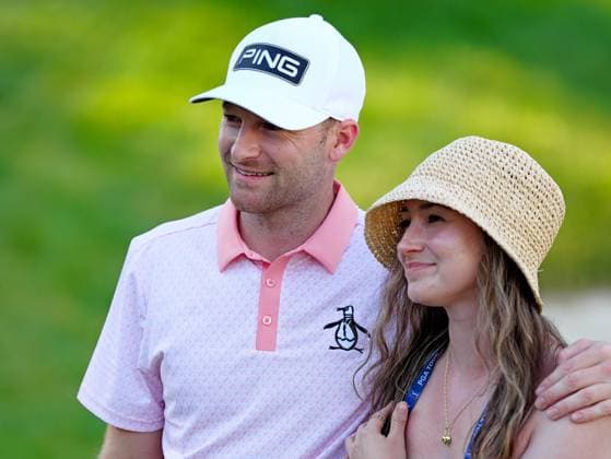 SILVIS, IL - JULY 06: PGA, Golf Herren golfer Brian Thompson hugs his girlfriend Kelsi McKee after winning the John Deere Classic on July 6, 2025, at TPC Deere Run in Silvis, Illinois. (Photo by Brian Spurlock Icon Sportswire) GOLF: JUL 06 PGA John Deere Classic EDITORIAL USE ONLY Icon25070663