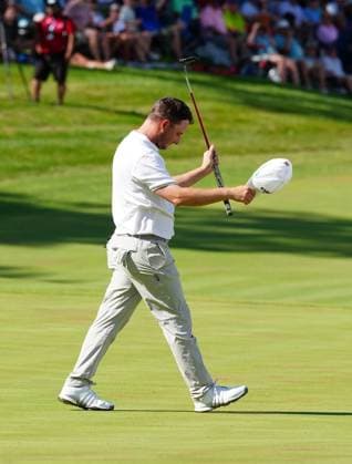 SILVIS, IL - JULY 06: PGA, Golf Herren golfer Emiliano Grillo reacts to missing a birdie putt on the 18th hole that results in Grillo being in a playoff against Brian Campbell during the final round of the John Deere Classic on July 6, 2025, at TPC Deere Run in Silvis, Illinois. (Photo by Brian Spurlock Icon Sportswire) GOLF: JUL 06 PGA John Deere Classic EDITORIAL USE ONLY Icon25070683