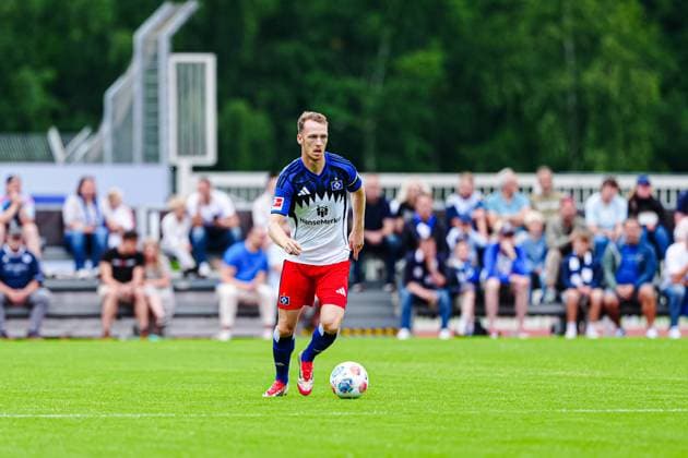 Sebastian Schonlau (Hamburger SV, 04) GER, VfB Oldenburg vs. Hamburger SV, Fussball, Testspiel, Saison 2025 2026, 06.07.2025 GER, VfB Oldenburg vs. Hamburger SV, Fussball, Testspiel, Saison 2025 2026, 06.07.2025 Oldenburg *** Sebastian Schonlau Hamburger SV, 04 GER, VfB Oldenburg vs Hamburger SV, Football, Test match, Season 2025 2026, 06 07 2025 GER, VfB Oldenburg vs Hamburger SV, Football, Test match, Season 2025 2026, 06 07 2025 Oldenburg Copyright: xEibner-Pressefoto MarcelxvonxFehrnx EP_MFN