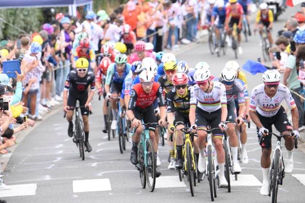 Tour de France 2025 Stage 2 BOULOGNE-SUR-MER, FRANCE - JULY 06 : Pogacar Tadej (SLO) of UAE Team Emirates, Vingegaard Jonas (DEN) of Team Visma Lease a Bike during stage 2 of the 112th edition of Tour de France an UCI World Tour 2.UWT cycling road race stage for Men Elite of 212 km with start in Lauwin-Planque and finish in Boulogne-sur-Mer on July 6, 2025 in Boulogne-sur-Mer, France, 06 07 2025 ( Motordriver Kenny Verfaillie - Boulogne-sur-Mer France  Copyright: xBernardxPaponx