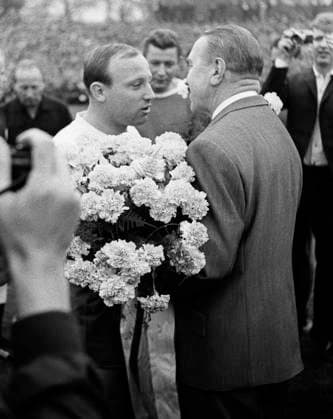 Glueckaufkampfbahn Gelsenkirchen, 16 10 1965, Uwe Seeler HSV li congratulates Ernst Kuzorra on his 60th birthday, Kuzorra was German champion six times with Schalke, Sixties, Sport, Football, Bundesliga, 1965 1966, FC Schalke 04 vs Hamburger SV 2 1 Sixties, Sport, Football, Bundesliga, 1965 1966, FC Schalke 04 vs Hamburger SV 2 1, Glueckaufkampfbahn in Gelsenkirchen, 16 10 1965, Uwe Seeler HSV on the left congratulates Ernst Kuzorra on his 60th birthday with a bouquet of flowers, Kuzorra became German champion six times with Schalke 04 in the twenties to forties and created the Schalker Kreisel with brother-in-law Fritz Szepan, Sixties, sports, football, Bundesliga, 1965 1966, FC Schalke 04 vs Hamburger SV 2 1, Glueckaufkampfbahn in Gelsenkirchen, 16 10 1965, Uwe Seeler HSV left congratulates Ernst Kuzorra to his sixtieth birthday, in the twenties to forties Kuzorra had been six times German champion together with Schalke 04 and created with his brother in law Fitz Szepan the Schalke Kreisel