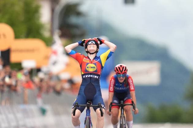 Anna Henderson (Lidl - Trek) celebrates as he cycles to the finish line to win the 2nd stage of the Giro d™Italia Women, from Clusone to Aprica, Italy Monday, July 07, 2025. - cycling .  Copyright: xMassimoxPaolone Lapressex