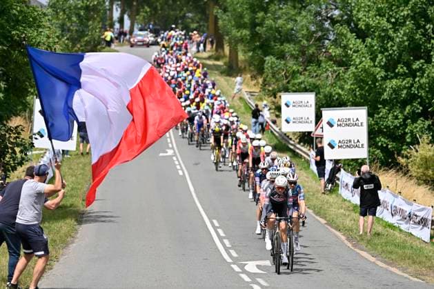 Tour de France 2025 Stage 3 DUINKERKE, FRANCE - JULY 07 : illustration picture peloton during stage 3 of the 112th edition of Tour de France an UCI World Tour 2.UWT cycling road race stage for Men Elite of 178 km with start in Valenciennes and finish in Duinkerke on July 7, 2025 in Duinkerke, France, 07 07 2025 ( Motordriver Kenny Verfaillie - Duinkerke France  Copyright: xJanxDexMeuleneirx